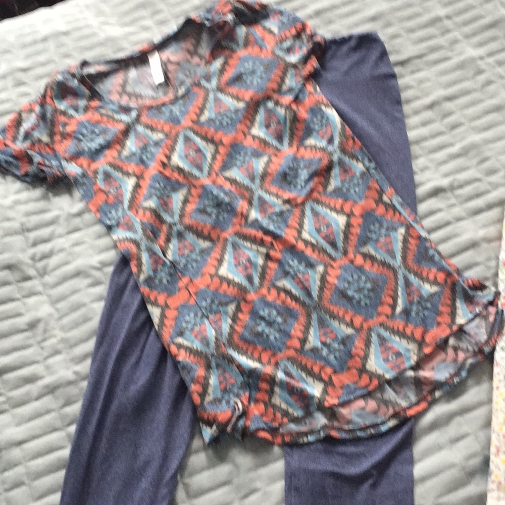 LuLaRoe Leggings and Tee